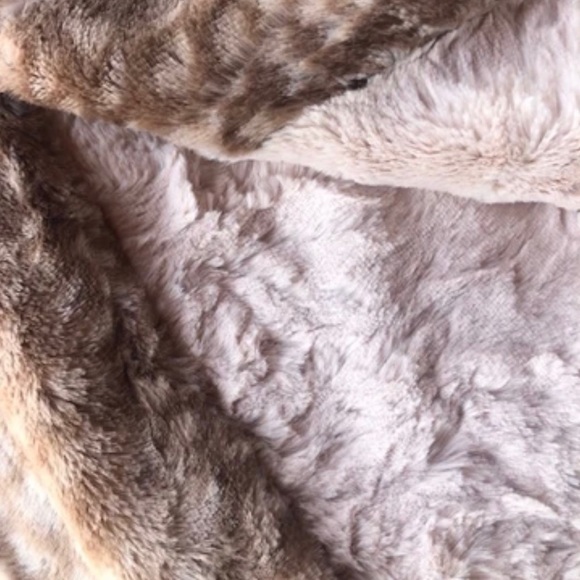 KEIKI CO. Luxury Throw 💖 NWT - Picture 2 of 4